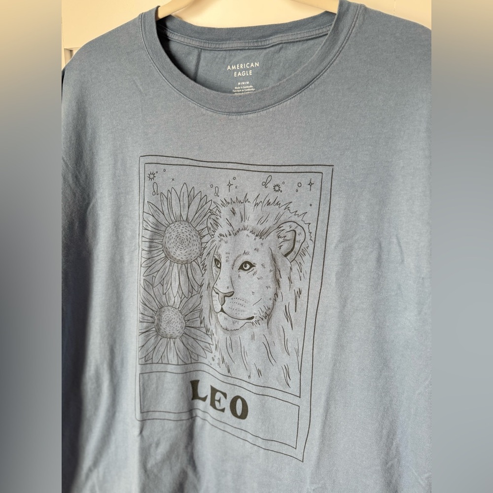 American Eagle Outfitters Blue Leo Tarot Graphic Shirt size medium - Picture 2 of 7